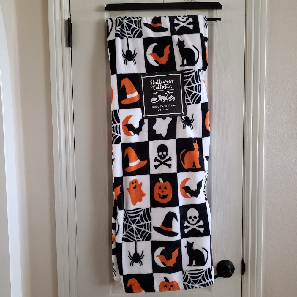 Halloween Collection Cats Skulls Witch Hat Ghosts Bats Throw Blanket 50x70 NWT
